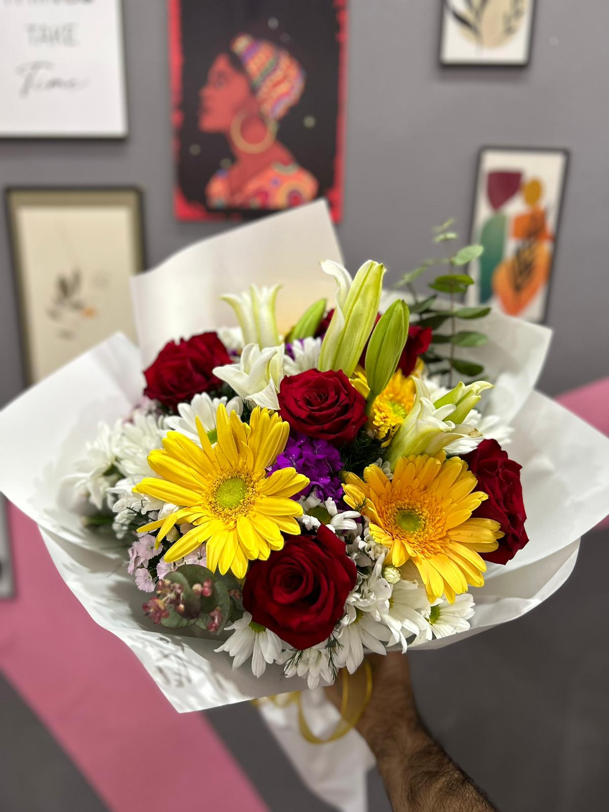 karisik-gullu-mevsim-buketi-snt38