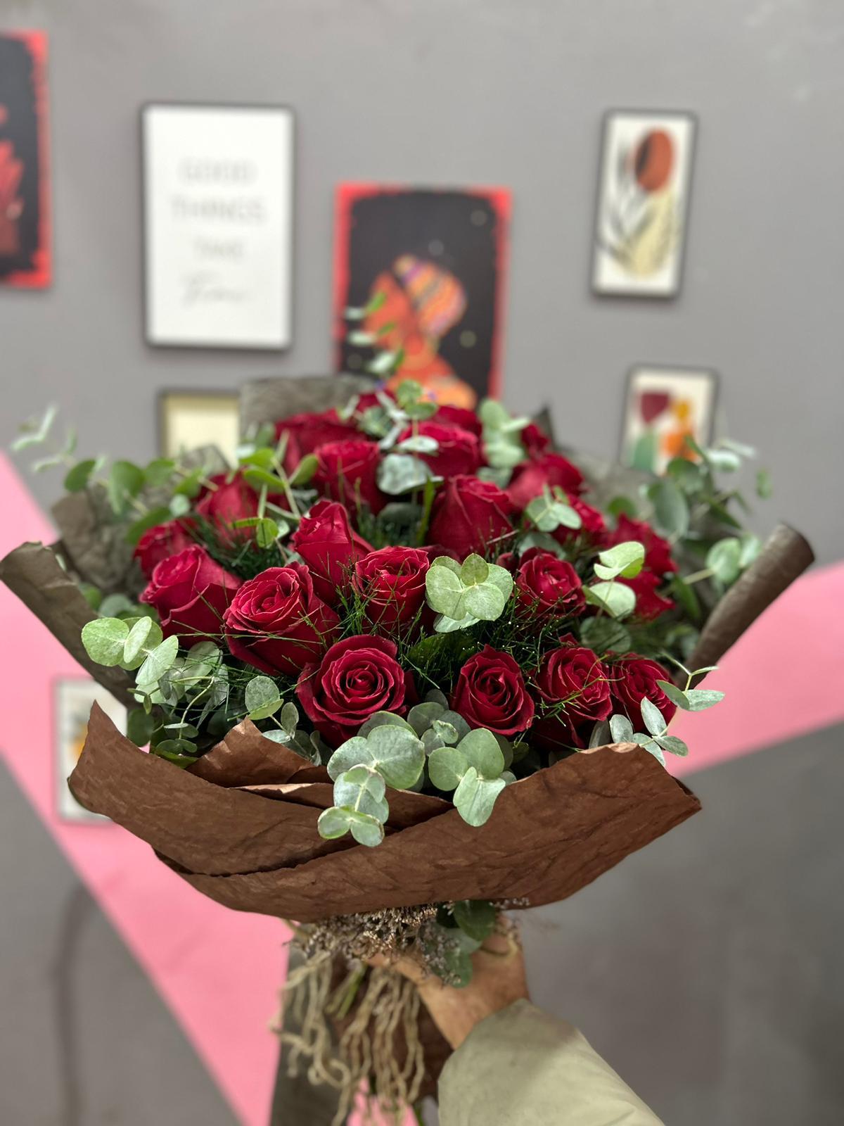 25-adet-kirmizi-gul-buketi-snt02